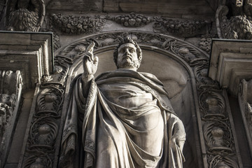 Statua Palazzo Giureconsulti