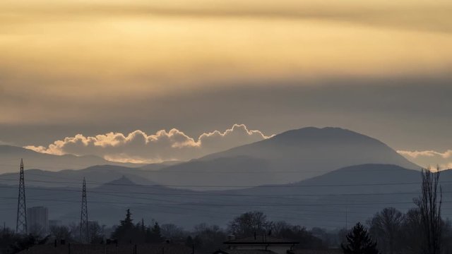 4K Time-lapse Holy Grail Clouds on the Apennines Italy