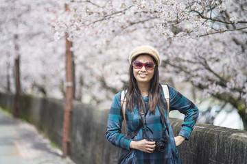 Fototapeta na wymiar A traveler Sightseeing in Japan Cherry blossom