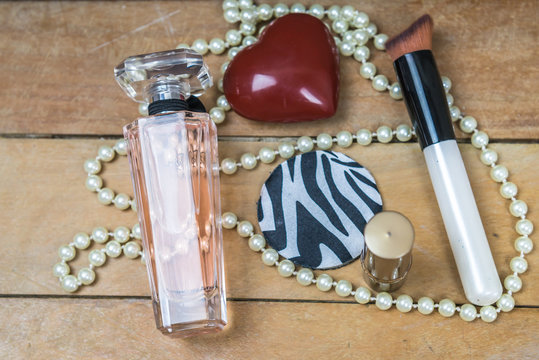 PERFUME COLAR DE PEROLAS MAQUIAGEM ARTIGOS FEMININOS 