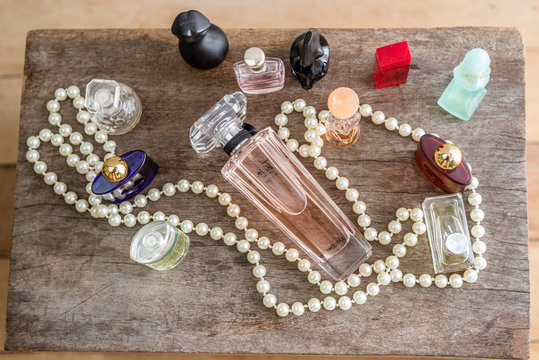 PERFUME COLAR DE PEROLAS MAQUIAGEM ARTIGOS FEMININOS 