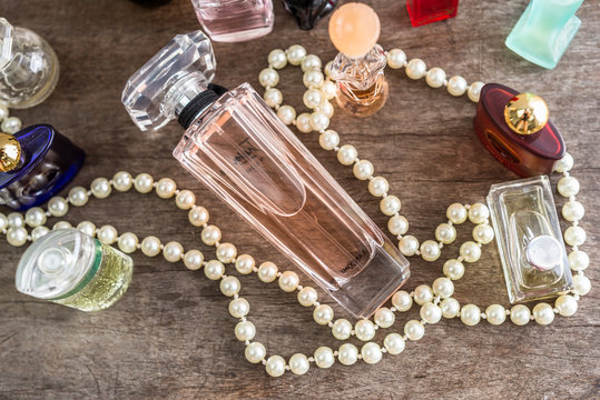 PERFUME COLAR DE PEROLAS MAQUIAGEM ARTIGOS FEMININOS 