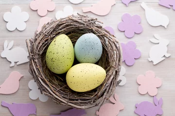 Rolgordijnen Easter and spring decoration, flowers and eggs. © gitusik