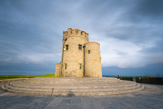 O'Brien's tower, Cliffs of Moher, Doolin, County Clare, Munster province, Ireland, Europe.