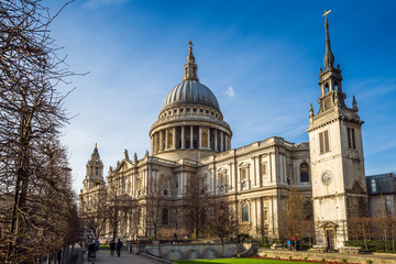 Fototapeta na wymiar London, England - The famous St.Paul's Cathedral, an Anglican cathedral, the seat of the Bishop of London on a sunny spring day with blue sky