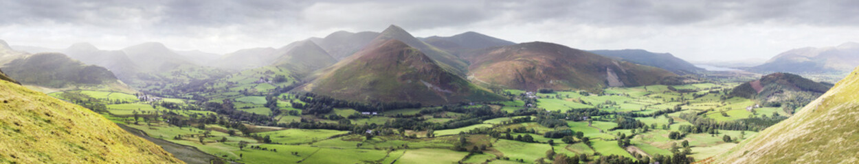 Panoramic View of Kenswick's Valley in Lake District, UK - obrazy, fototapety, plakaty