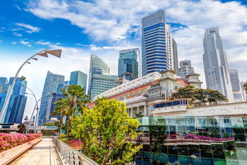 Singapore Landmark Skyline at Fullerton on Esplanade Bridge - obrazy, fototapety, plakaty