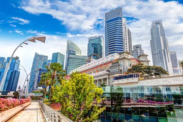 Foto op Plexiglas Singapore Landmark Skyline bij Fullerton op Esplanade Bridge © ronniechua