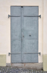 METAL DOOR