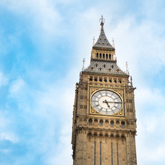 Fototapeta na wymiar Big Ben, House of Parliament in London, United Kingdom. with cloudy sky