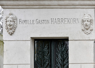 Joie et tristesse / Cimetière du Père Lachaise / Paris