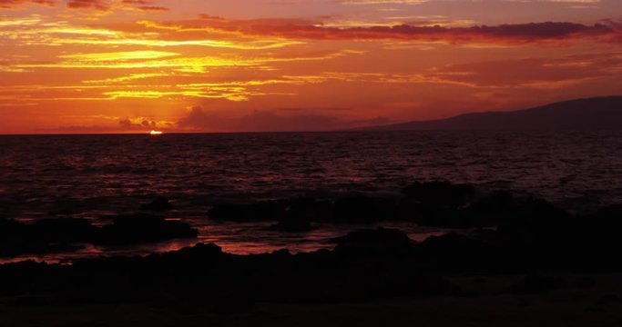Sunset Ocean Horizon, Big Beach Hawaii