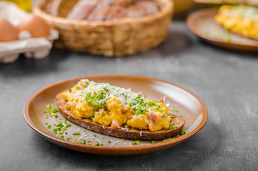 Scrambled eggs with cheese