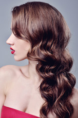 Naklejka premium Beautiful girl with long wavy hair