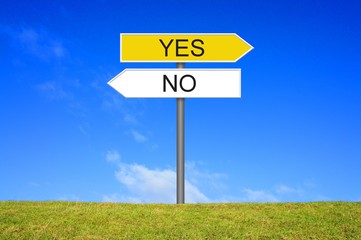 Obraz premium Schild Wegweiser zeigt Yes oder No