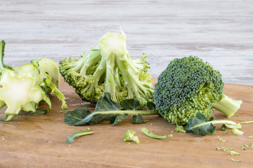cime di broccolo tagliate in primo piano