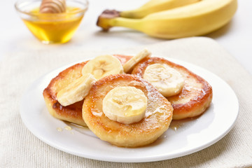 Obraz na płótnie Canvas Pancakes with cottage cheese and banana slices