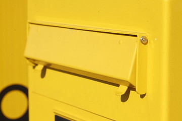 Gelber Briefkasten