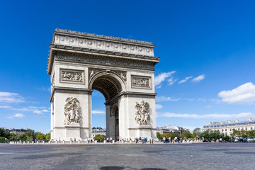 Fototapeta na wymiar PARIS, FRANCE - August 28, 2016 : Arc de triomphe in Paris, one of the most famous monuments. August 28, 2016, Paris, France.