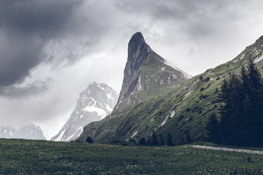 en attendant la tornade