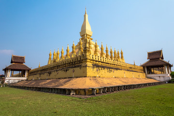 Fototapeta na wymiar The golden cheddi in Pha That Luang at vientien laos