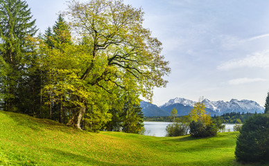 Herbstliche Impressionen im Werdenfelser Land am Bramsee