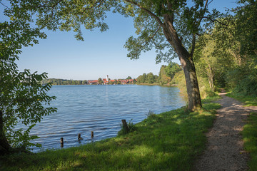 Uferweg am Riegsee, Badesee im Sommer