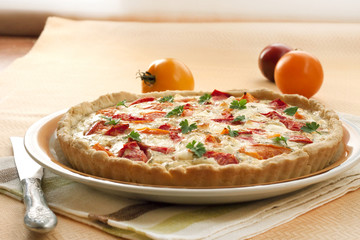 Tart with salted sheep cheese and tomatoes