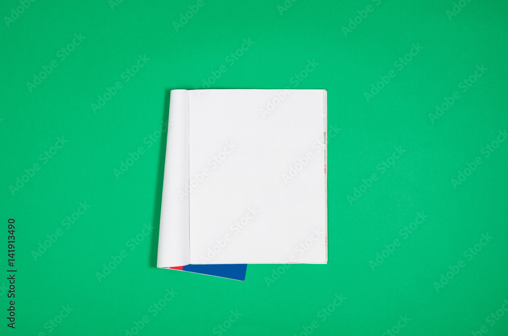 Poster mock-up magazine or catalog on colorful table. white page or notepad on modern background. blank cop