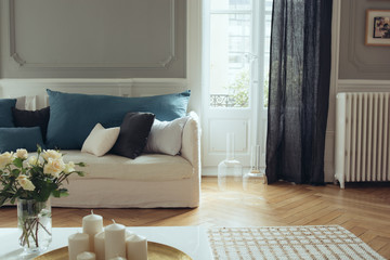 salon intérieur canapé rideaux lin design décoration 