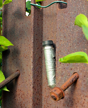 Versteckter Geocache an Stahltr&auml;ger