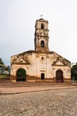 Fototapeta na wymiar Alte verfallene Kirche - Iglesia de Santa Ana - in Trinidad