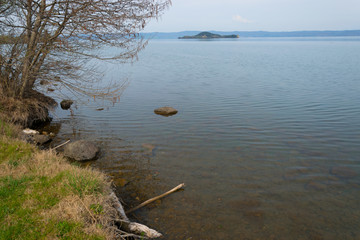 Isola Bisentina, nel Lago di Bolsena, vista da Capodimonte