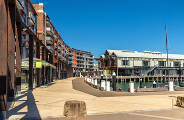 Warehouse offices on the waterfront of Dawes Point in Sydney © Leonid Andronov