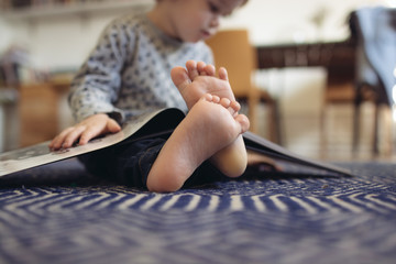 livre 2016 petit garçon lecture 