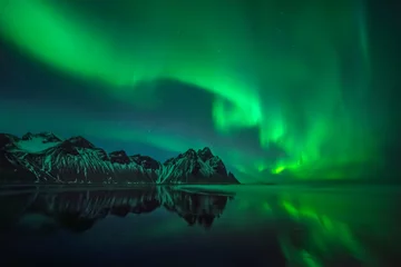 Fototapeten Polarlichtreflexionen von Stokksnes © swen_stroop