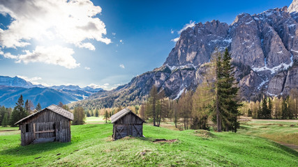 Fototapeta na wymiar Beautiful small mountain hut in the dolomites, Italy, Europe