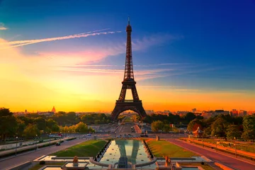 Foto auf Glas Eiffelturm in Paris bei Sonnenaufgang, Frankreich © INTERPIXELS