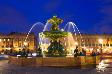 Fountain on Place de la Concorde in Paris at Night, France - obrazy, fototapety, plakaty