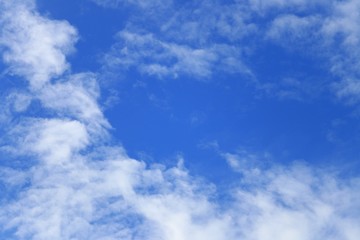 Obraz premium blue sky with fluffy cloud bright beautiful art of nature and copy space for add text