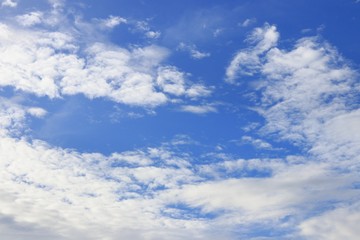 Obraz premium blue sky with fluffy cloud bright beautiful art of nature and copy space for add text