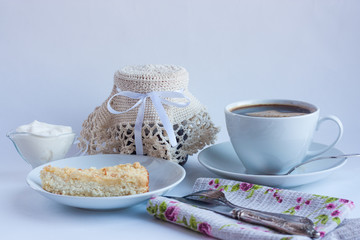 The breakfast still life with coffee and curd tart. Утренний натюрморт с кофе