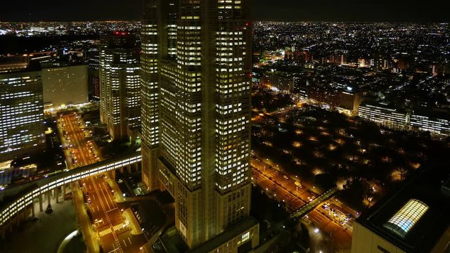 4K 東京タイムラプス　新宿　夜景　東京都庁周辺の高層ビル街　俯瞰　行き交う車と人々