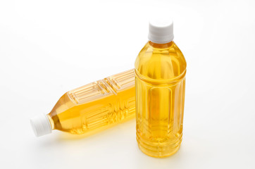 お茶のペットボトル © kariphoto