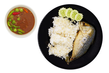 Fried Mackerel and brown rice with Spicy shrimp Paste Sauce (nam prik kapi pla too)