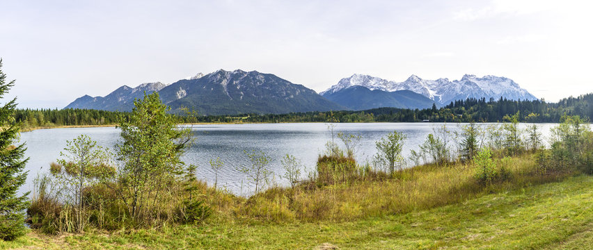 Ausblick auf die Berge des Karwendel im Herbst