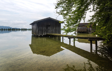Obraz premium Boots Haus am Kochelsee in schwarzweiss
