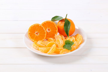 whole and sliced tangerines