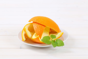 Fototapeta na wymiar Fresh orange peels