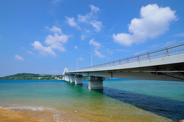 瀬底大橋